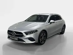 Cinza Usado 2024 Mercedes A200 Sedan | € 30.900 (Bom preço)