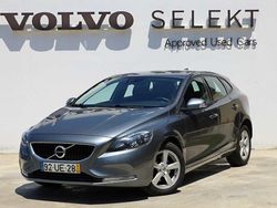 Cinzento Usado 2018 Volvo V40 Kinetic Carrinha | € 15.200 (Preço justo)