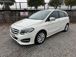 Branco Usado 2016 Mercedes B180 Edition Monovolume | € 14.950 (Preço justo)
