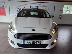 Branco Usado 2016 Ford S-MAX Trend Monovolume | € 17.000 (Bom preço)