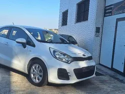 Usado 2015 Kia Rio Sedan | € 4.950 (Preço justo)