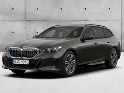 Cinza sophisto metalizada brilhante Novo 2025 BMW 530e Comfort Edition Carrinha | € 80.990 (Preço elevado)