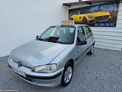 Cinza Usado 2002 Peugeot 106 Citadino | € 1.450