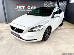 Branco Usado 2017 Volvo V40 Momentum Carrinha | € 17.990 (Preço justo)