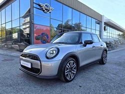 Cinzento Usado 2024 Mini Cooper Essential Citadino | € 30.900
