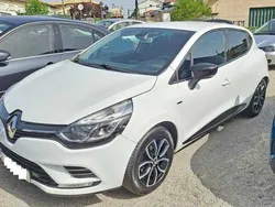 Branco Usado 2017 Renault Clio IV LIMITED Citadino | € 12.450 (Preço justo)