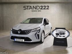 Cinza Usado 2024 Renault Clio V Evolution Citadino | € 17.650 (Preço justo)