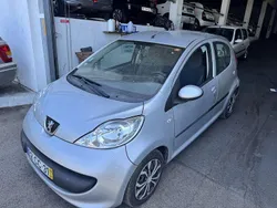 Usado 2006 Peugeot 107 Filou Citadino | € 3.999