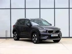 Preto Novo 2025 Volvo XC40 Core SUV | € 42.700 (Preço justo)