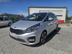 Cinza Usado 2018 Kia Carens Monovolume | € 18.500