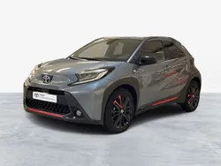 Cinza (pintura metalizada) Usado 2023 Toyota Aygo Citadino | € 19.250 (Preço elevado)