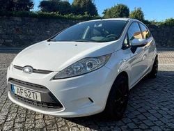 Branco Usado 2010 Ford Fiesta Citadino | € 5.699 (Preço justo)