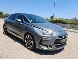 Cinzento Usado 2013 Citroën DS5 Sport Chic Citadino | € 11.000 (Preço justo)