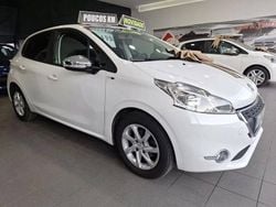 Branco Usado 2014 Peugeot 208 Style Citadino | € 8.490 (Preço justo)
