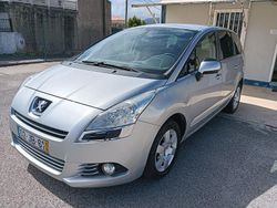 Cinza Usado 2010 Peugeot 5008 Premium Monovolume | € 9.250 (Caro)