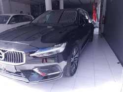 Preto Usado 2021 Volvo V60 Carrinha | € 29.990 (Preço justo)
