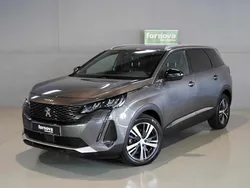 Cinzento Usado 2023 Peugeot 5008 Monovolume | € 32.990 (Preço justo)