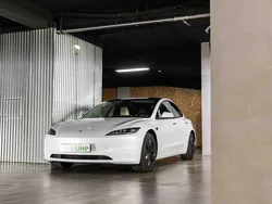 Branco Usado 2024 Tesla Model 3 Long Range Sedan | € 43.900 (Caro)
