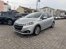 Cinzento Usado 2018 Peugeot 208 Citadino | € 9.400 (Bom preço)