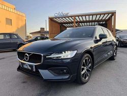 Cinzento Usado 2020 Volvo V60 Momentum Carrinha | € 25.950 (Preço justo)