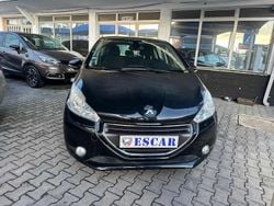 Preto Usado 2014 Peugeot 208 Allure Citadino | € 8.900 (Preço justo)