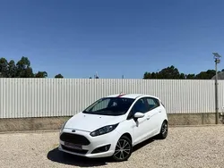 Branco Usado 2015 Ford Fiesta SYNC Edition Citadino | € 9.500 (Preço justo)