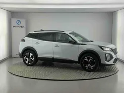 Branco Usado 2024 Peugeot e-2008 SUV | € 32.490 (Preço elevado)