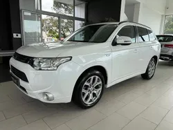 Branco Usado 2015 Mitsubishi Outlander P-HEV Intense SUV | € 15.990 (Bom preço)