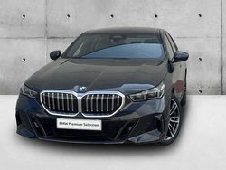 Cinza sophisto metalizada brilhante Usado 2024 BMW 520 Shadowline Sedan | € 52.900 (Preço elevado)