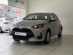 Cinza (pintura metalizada) Usado 2023 Toyota Yaris Comfort Sedan | € 17.750 (Preço justo)