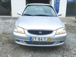 Cinzento Usado 2002 Hyundai Accent Citadino | € 1.650