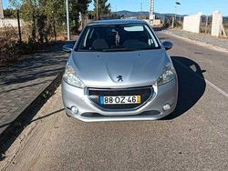 Usado 2014 Peugeot 208 Style Citadino | € 7.200 (Preço justo)