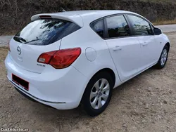 Branco Usado 2015 Opel Astra Selection Citadino | € 8.950 (Preço justo)