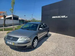 Cinza Usado 2001 VW Passat Highline Sedan | € 6.980