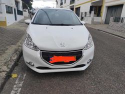 Branco Usado 2014 Peugeot 208 Citadino | € 7.500 (Preço justo)