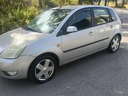 Usado 2005 Ford Fiesta Citadino | € 2.900