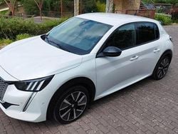 Branco Usado 2021 Peugeot e-208 Citadino | € 15.600 (Preço justo)