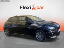 Preto Usado 2022 Peugeot e-208 Allure Citadino | € 19.490 (Preço justo)