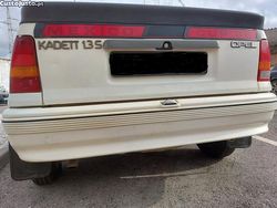 Branco Usado 1986 Opel Kadett | € 2.800