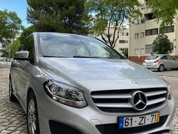 Cinzento Usado 2015 Mercedes B180 Monovolume | € 13.000 (Bom preço)