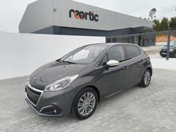 Cinza Usado 2016 Peugeot 208 Allure Citadino | € 9.150 (Preço justo)