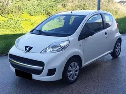 Branco Usado 2009 Peugeot 107 Citadino | € 3.990 (Preço justo)