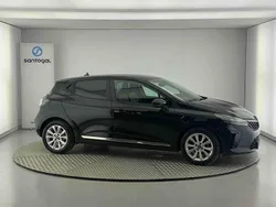Preto Usado 2023 Renault Clio V Evolution | € 17.200 (Preço justo)