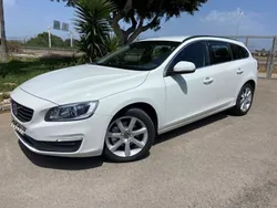Branco Usado 2017 Volvo V60 Momentum Carrinha | € 19.500 (Preço justo)