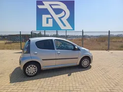 Usado 2013 Citroën C1 Attraction Citadino | € 6.250 (Bom preço)