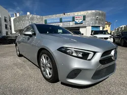Cinza Usado 2018 Mercedes A180 Progressive Sedan | € 22.750 (Preço justo)