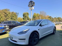 Branco Usado 2022 Tesla Model 3 Sedan | € 36.500 (Preço elevado)