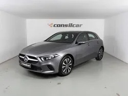 Cinza Usado 2022 Mercedes A250 Progressive Citadino | € 25.980 (Bom preço)