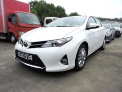 Branco Usado 2014 Toyota Auris Comfort Citadino | € 12.500 (Preço justo)