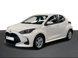 Branco (sólida) Usado 2024 Toyota Yaris Comfort Sedan | € 19.750 (Preço justo)